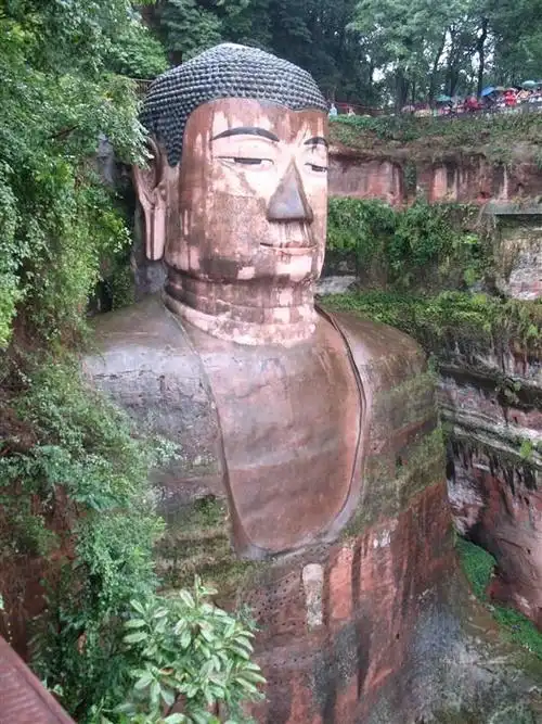 以"天下第一大佛"为核心,以"壮,雅,清,逸"为特色,是具有观光,朝圣