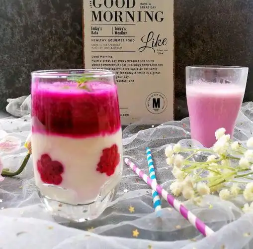 by 妞妞仔仔多多 用料 酸奶 1-2 杯 红心火龙果 半个 榨汁杯   个