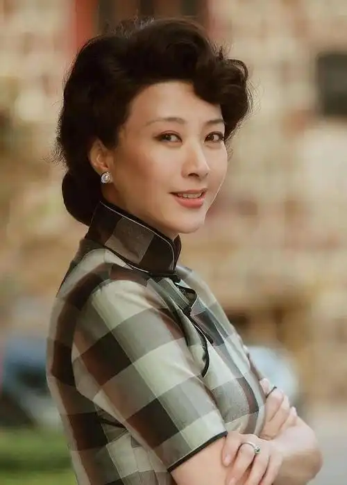 "国家一级演员",身材傲人长相佳,至今零绯闻,60岁婚姻成迷