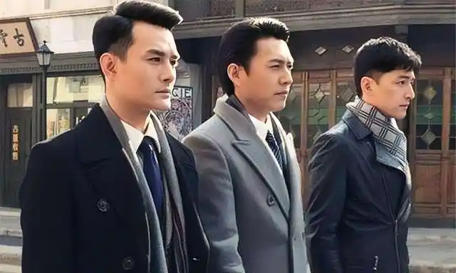 这里有一部剧是由靳东,胡歌,王凯等众演员合作完成的《伪装者》