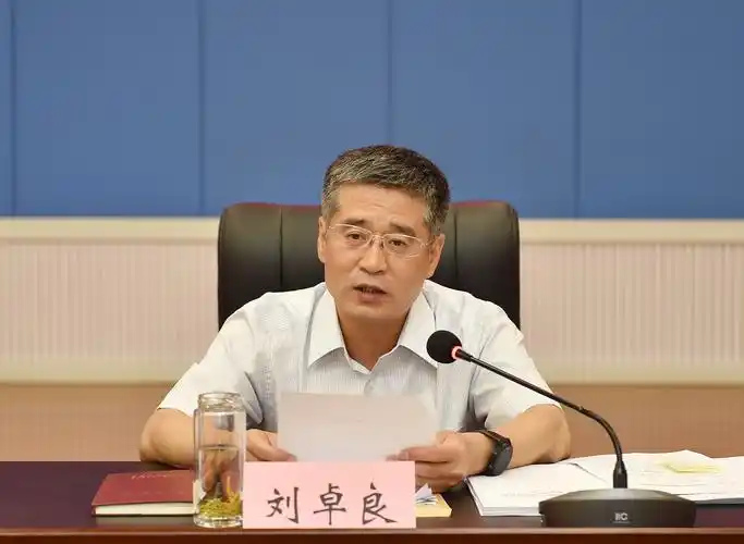 郑连生在县(市,区)领导班子建设座谈会上对县(市,区)主要领导提出要求