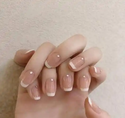 美甲图片简单大方清新,美甲图片2022新款式