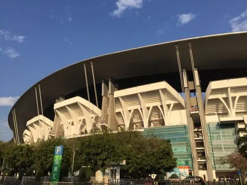 和扩建,并举办了亚运会的闭幕式,这里周边有很多足