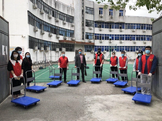 永嘉县楠江中学党员董晓燕演唱"永不缺席",向抗疫英雄致敬