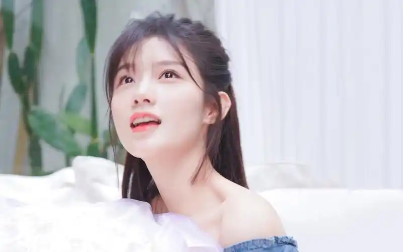 陈意涵蓝裙性感写真桌面壁纸