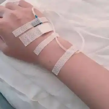 挂水照片实拍图片下载-打针图片手女生输液真实照片下载_5577安卓网