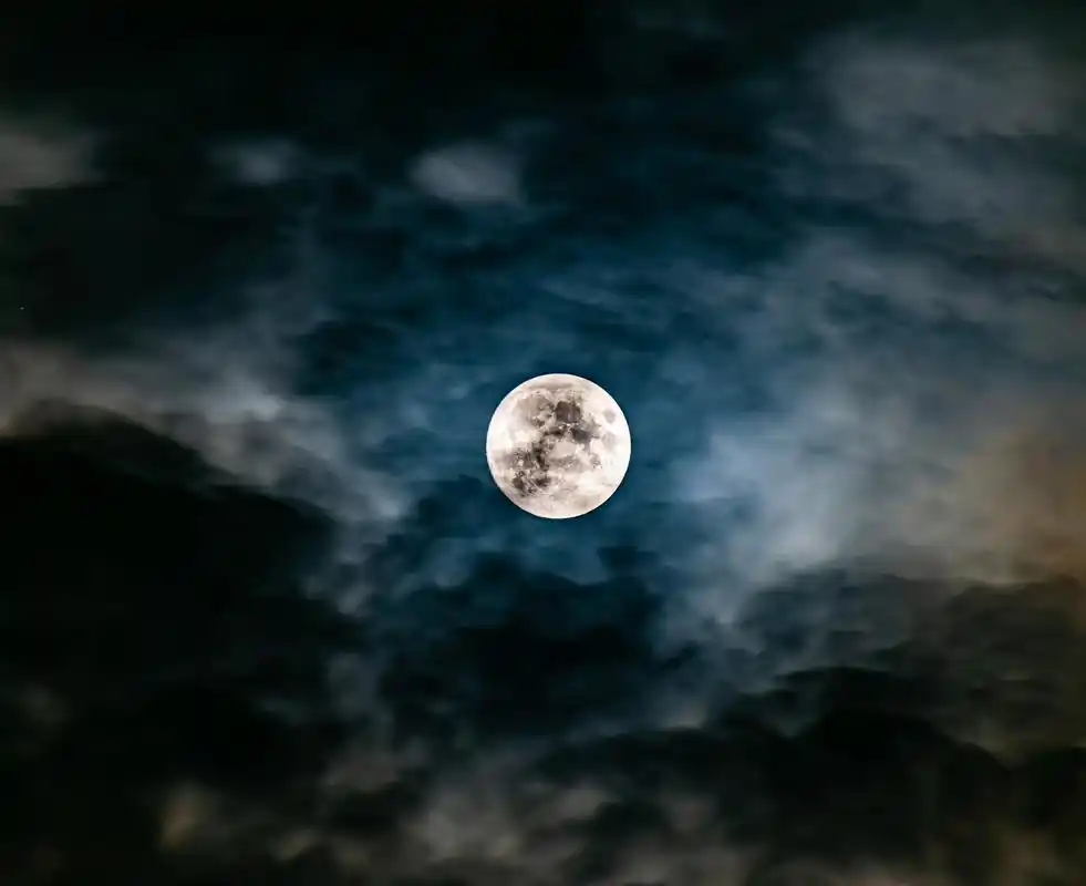 而今年,我们将会看到一个与众不同的月亮,那便是令人惊艳的"超级月亮"