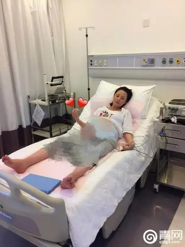 42岁蒋勤勤二胎产子母子平安 晒儿子脚丫照