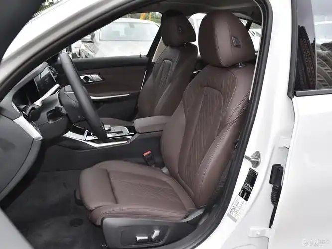 宝马3系 2021款 改款 325li m运动曜夜版空间大吗 宝马3系购车手册