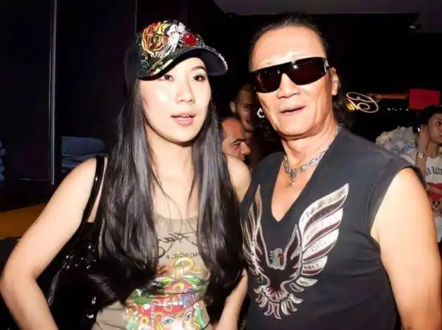 86岁谢贤被爆中风病危谢霆锋张柏芝紧急返港上亿遗产分配完毕