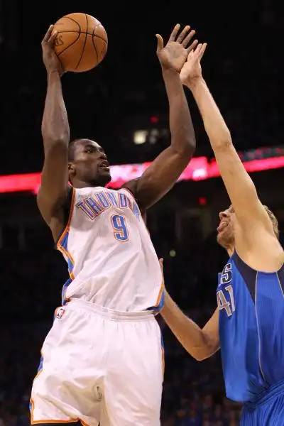 图文西部决赛iv小牛vs雷霆伊巴卡持球进攻