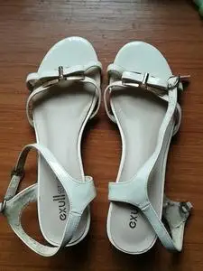 依思女白凉鞋高跟鞋急转清仓包邮学生二手,多买几样有优惠哦搬家