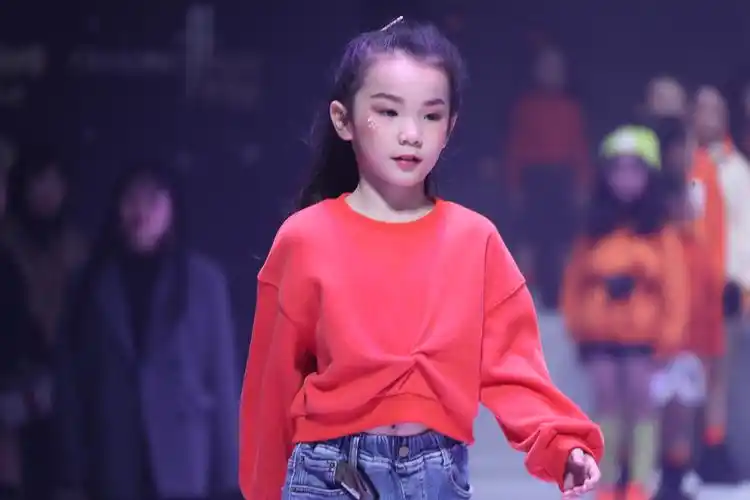 第三届桐星国际少儿模特大赛总决赛暨"橙长形动"关爱形体健康公益行