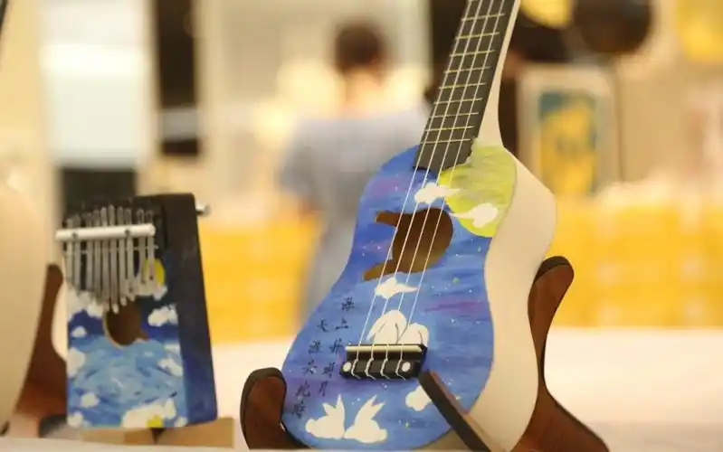 创意彩绘尤克里里