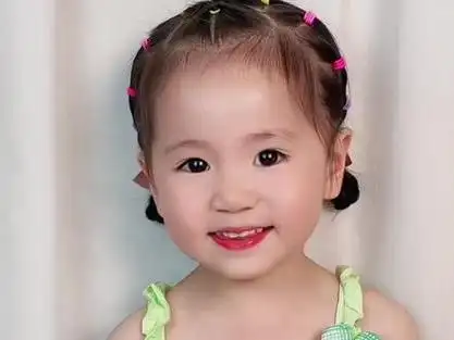 头发短碎发多这样扎真是简单好看又凉快哦～#夏日清凉发型 #无刘海