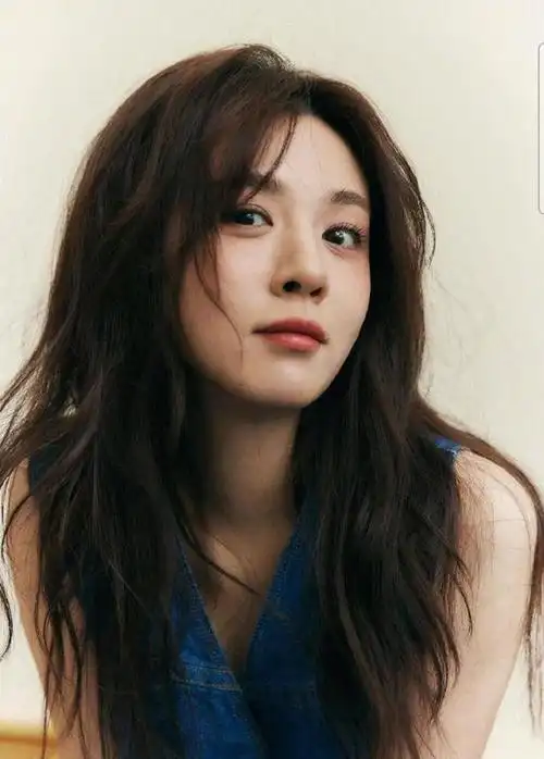 王晓晨私下聚会照曝光,喝得酩酊大醉,举止失控,狗仔感慨万分