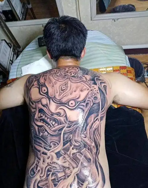 大黑天满背纹身图片_背部纹身图案