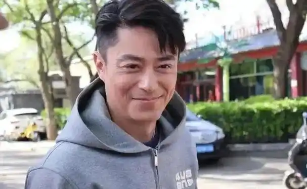 老了也比糊了强霍建华一脸大褶子与27岁张雪迎同框宛如父女