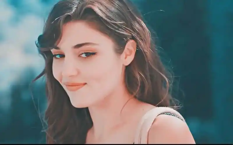 汉黛·埃塞尔:颜值超高的土耳其小姐姐,身材也很赞