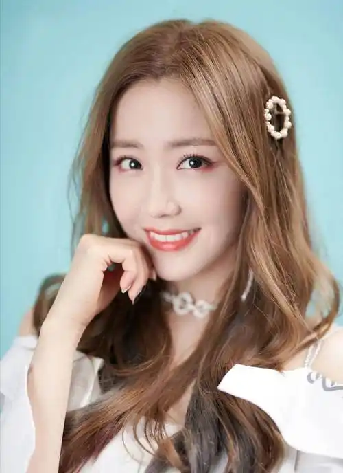 王艺瑾,笑容甜美可人的"甜美系"女神_杨幂_身份_作品