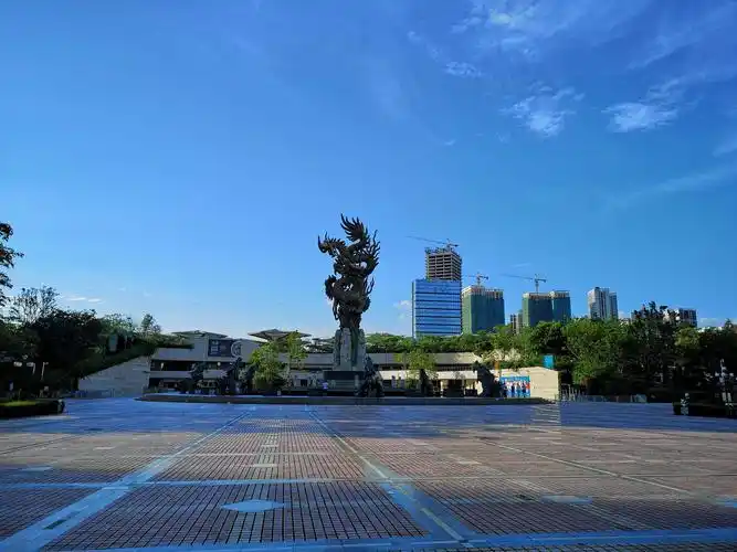 龙腾盛世——深圳市龙岗区龙城广场一瞥