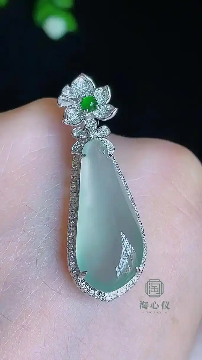 949418k镶高冰透光福瓜吊坠97.99每晚8点值啵间款式 - 抖音