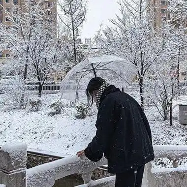 雪中撑伞的女孩头像 女生头像图片大全 -【爱个性】