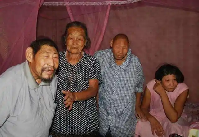 湖北母亲为照顾3个"猴娃",50年不出门,说:我走了,他们咋办