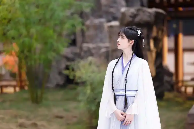 鞠婧祎花戎魏枝最新剧照,小凤凰魏枝白纱紫裙,可爱小凤凰__财经头条