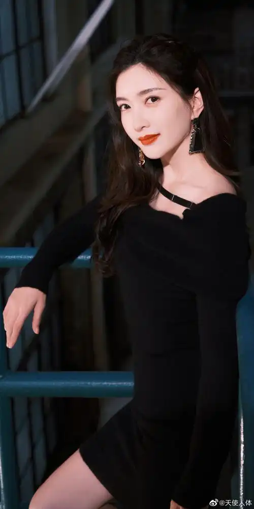 江疏影黑酷大长腿写真壁纸|江疏影|壁纸|写真_新浪新闻