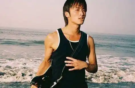 原创因为爱所以爱当年火遍大街小巷原唱竟不是谢霆锋误会了