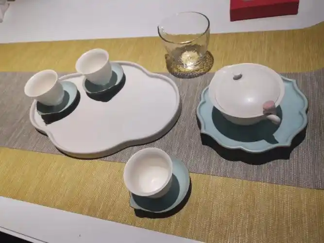 万仟堂,一个茶器品牌,也售卖与品茶相关的香器,茶叶,陈设品.