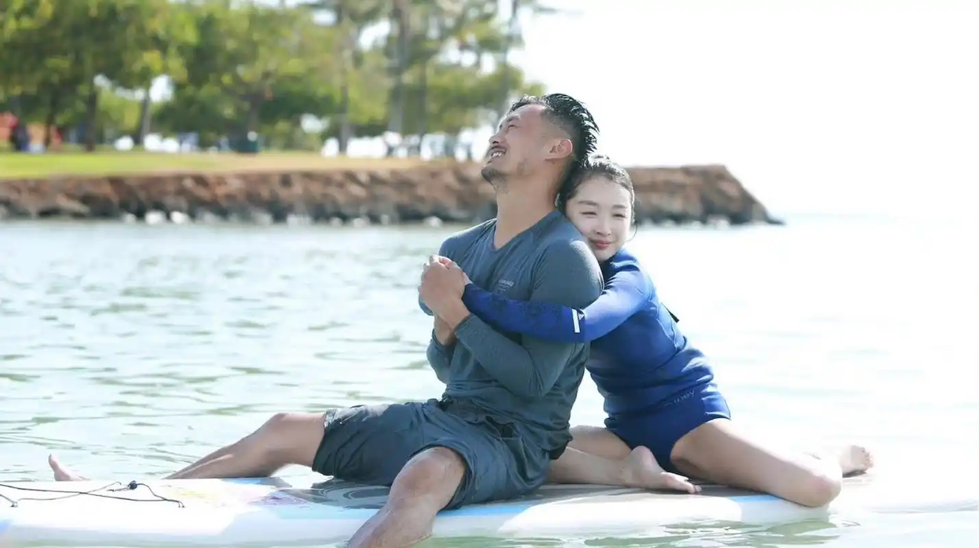 曾经,周冬雨和余文乐在综艺《我们相爱吧》中,两人进