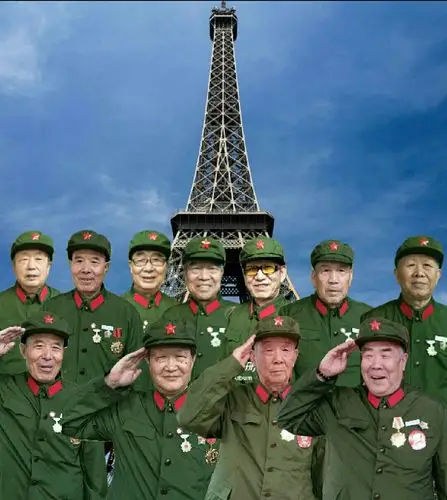 八一,晒军装,向军旗敬礼