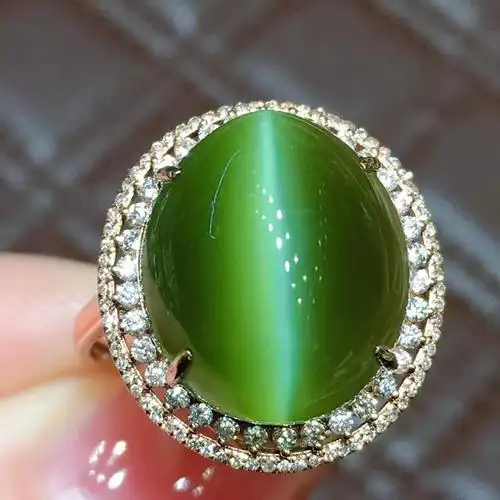 俊辰珠宝天然18k金冰阳绿蛋面猫眼碧玉戒指翡翠艳丽色晶体通透精致
