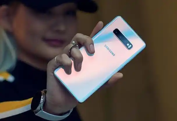 2019年2月21日,三星正式发布galaxy s10系列,作为旗舰s系列的十年关键