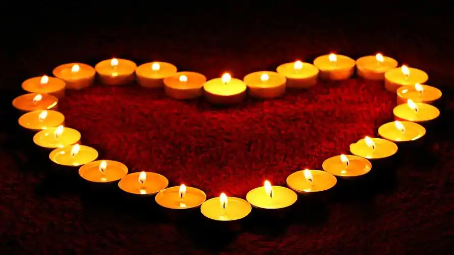 蜡烛,火焰,爱的心 壁纸