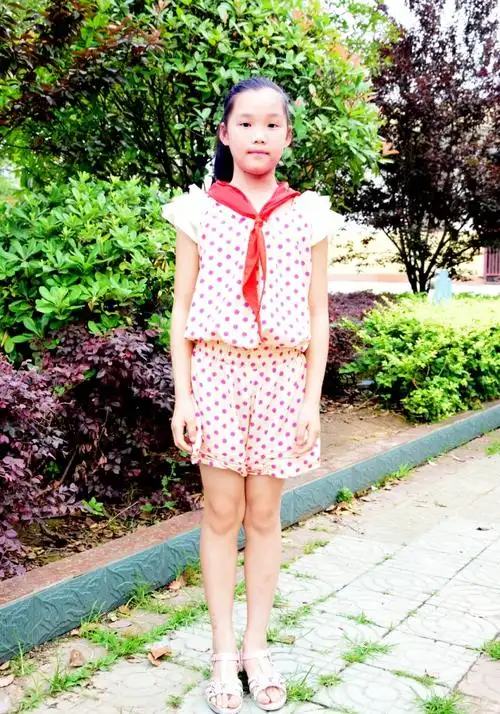 我是一个可爱的小女孩,爱看书,爱画画,更爱助人为乐.