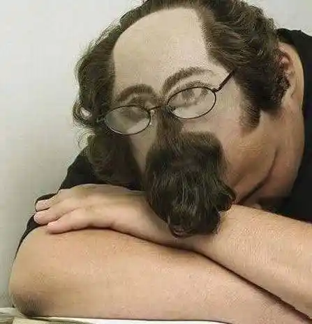 搞笑gif图:新时代帅哥也有新标准,单眼皮,小眼睛,八字胡,大鼻孔