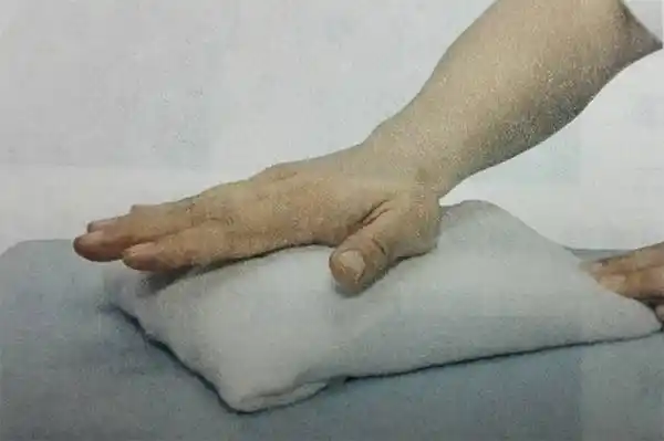 主要包括摩法,推法,擦法和抹法.今天给大家介绍擦法.