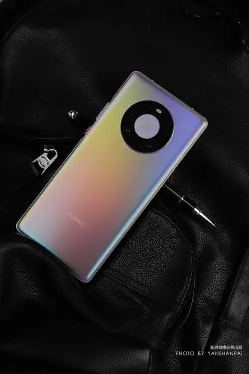 华为mate40 pro秘银色高清实拍,和你想象的可能有点不同