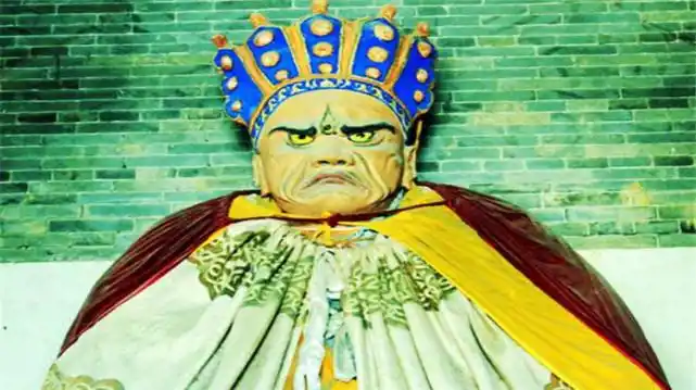 尚在灵山时,马王爷的前生华光菩萨,因为用火烧死了毒火鬼王,而一举