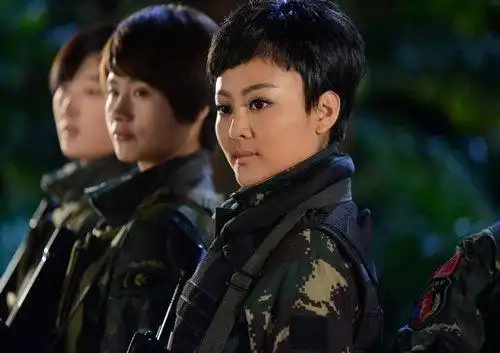 新时代女兵mv首发阿鲁阿卓为巾帼军魂代言