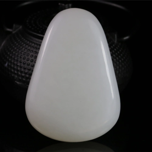 新疆和田羊脂玉(新疆和田羊脂玉怎么鉴别)