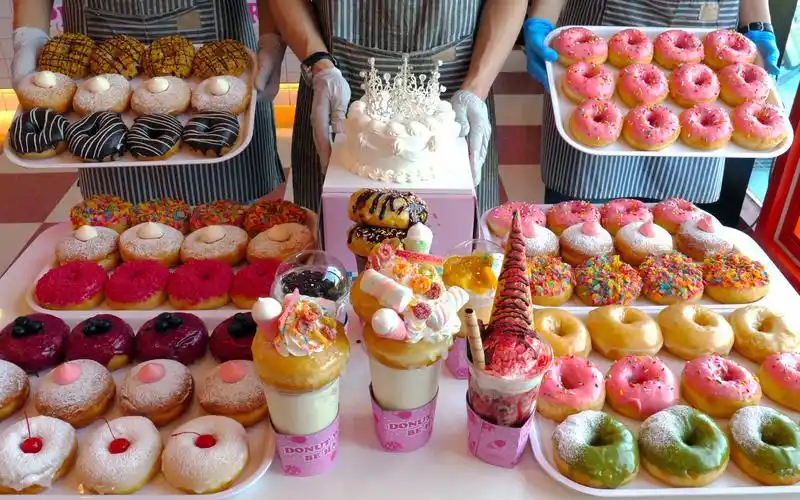 【韩国美食】满满一大桌的甜甜圈,简直是甜品爱好者的天堂