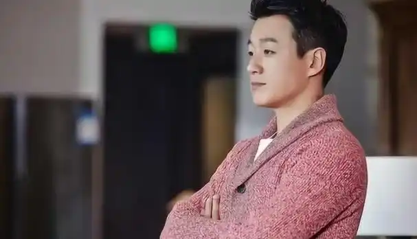 佟大为分手娶白月光,8年生3子住2亿四合院,结婚17年0绯闻