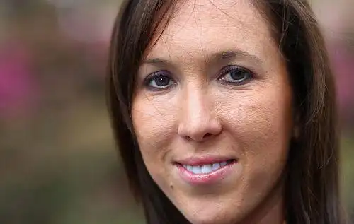 图文:扬科维奇畅游罗马城 另类美女脸部特写