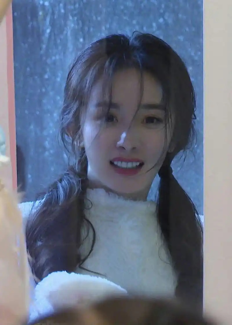 谁不喜欢杨幂的月牙笑呢