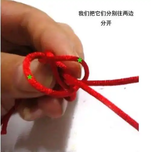 红绳编一编,马上变成一个简单的小戒指,本命年的可以来一个-戒指编法