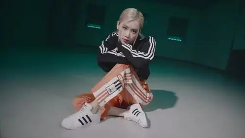 blackpinkadidas相关视频公开运动风的活力粉墨超酷
